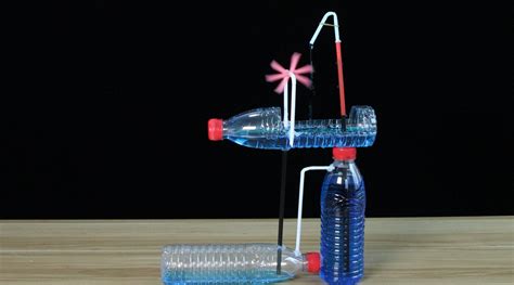 几个塑料瓶就能做出自动循环的小水车？_新浪新闻