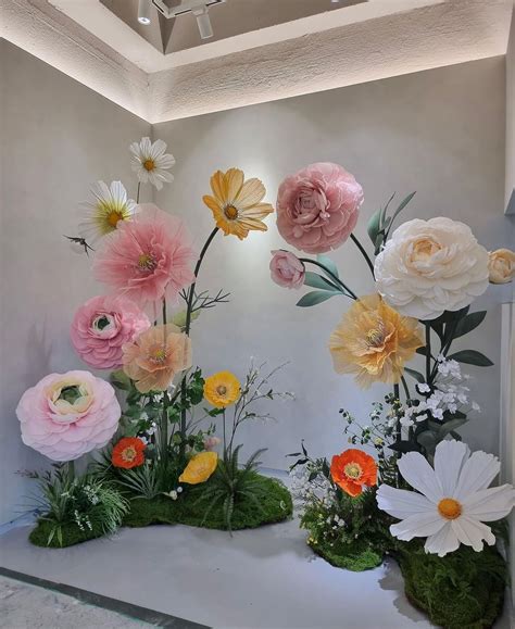 DIY Giant Paper Flowers | Colorful paper flower wall display, Diy ...