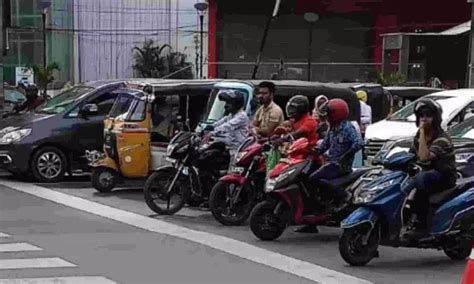 '40% pillion rider accident victims on two-wheelers didn't use helmets'