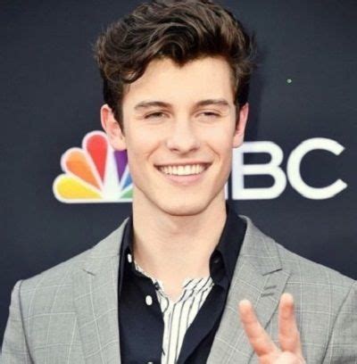 Shawn Mendes Height, Weight, Age, Girlfriend, Biography, Affairs, Facts