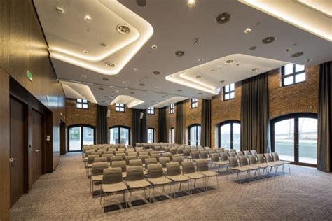 Conference Hall 的图像结果