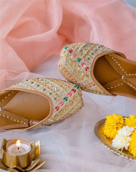 Zareen: Gold and Silver Jutti Online - Pastel & Pop