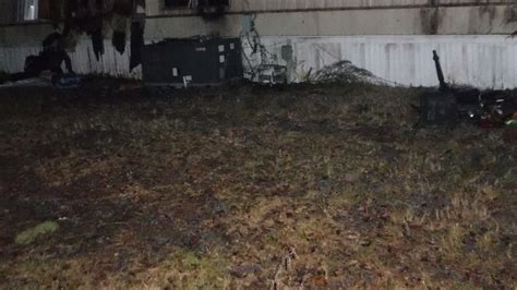 2 injured after early morning fire in Burton