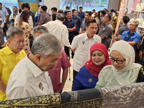 KKDW perkasa tekno usahawan dalam Belanjawan 2025 - Ahmad Zahid ...