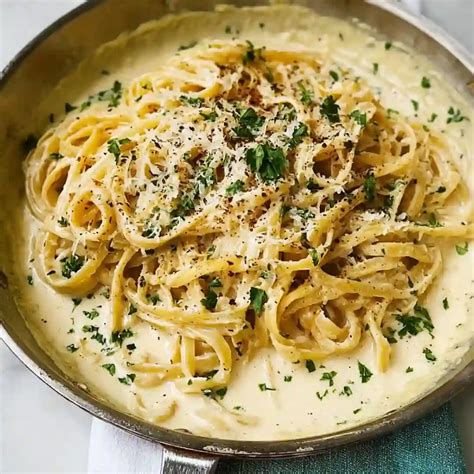 Homemade Easy Alfredo Sauce Recipe: 5-Minute Creamy Favorite | Homemade ...