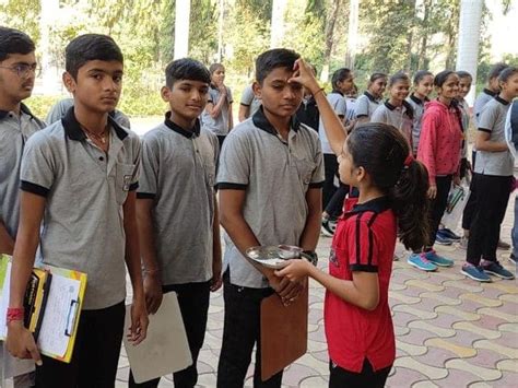 Wear non-embarrassing slippers instead of boots and gloves in the exam ...