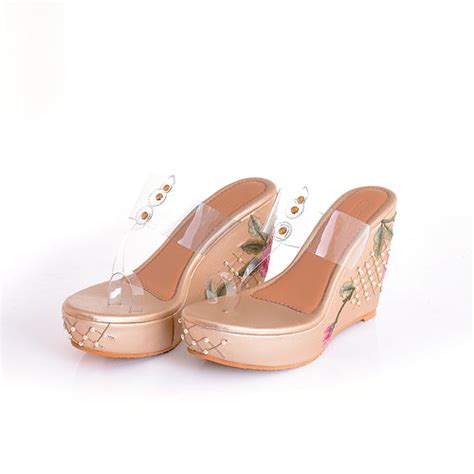 Fiona in Gold Wedges – Solehouse.in