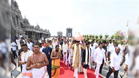 Yadadri-Kcr Photos: యాదాద్రిలో లక్ష్మీ నరసింహస్వామిని దర్శించుకున్న ...