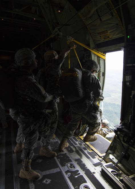 Army Airborne Jump 的图像结果