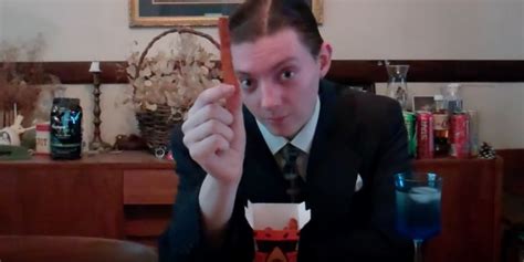 YouTube Star ReportOFTheWeek Makes $1,800 A Month Reviewing Fast Food ...