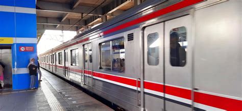 Beautiful Mumbai Local Train Image 的图像结果