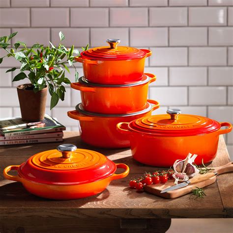 Le Creuset 22cm Signature Stewpot Volcanic - Luxurykitchen4u