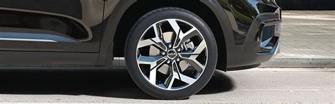 Kia Seltos Compact SUV - Seltos Price, Images, Colours and Features