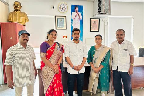 YSRCP pioneers by appointing commoners as campaign stars THE NEW INDIAN ...