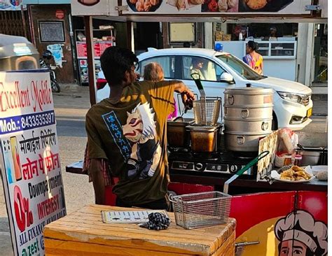 Mumbai: BMC demolishes Chembur food stall blocking footpath