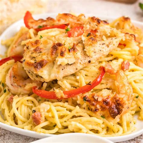 Copycat Olive Garden Chicken and Shrimp Carbonara ⋆ Real Housemoms
