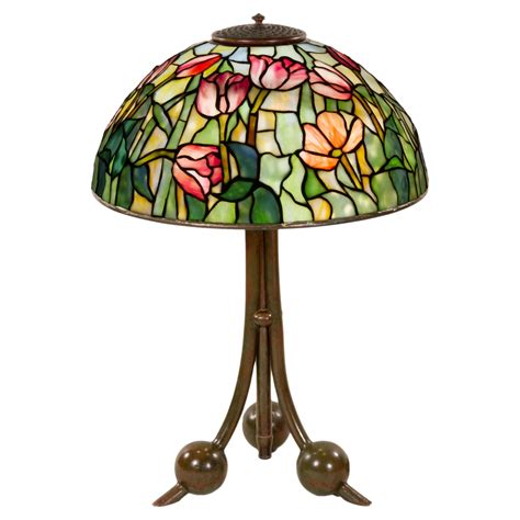Early 20th Century Art Nouveau "Dispersed Tulip" Table Lamp by, Tiffany ...