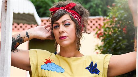 American Pickers star Danielle Colby goes completely naked and shows ...