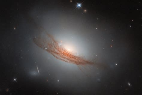 Hubble Space Telescope Spies Beautiful Lenticular Galaxy: NGC 7722 | Sci.News