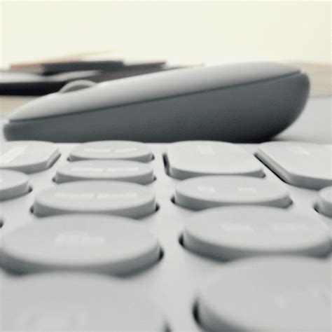 Pebble Mouse 2 M350s - Bluetooth, Slim, Portable | Logitech