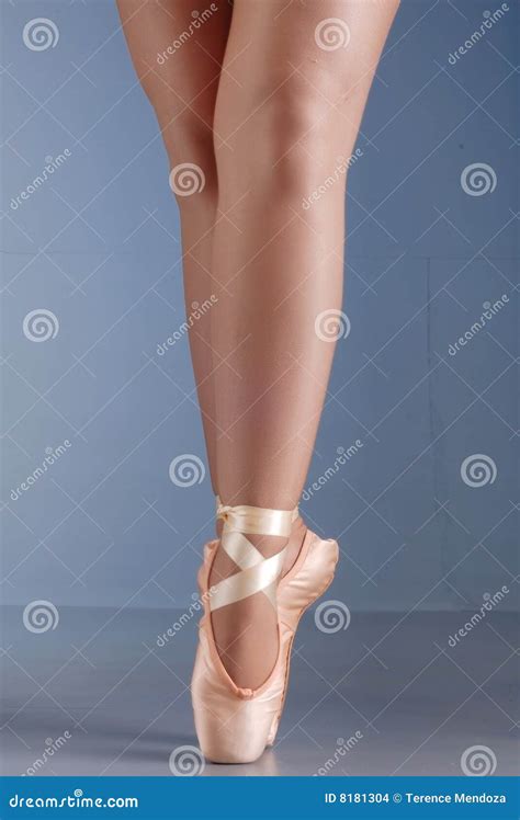 Ballet Dancer Feet on Pointes Stock Photo - Image of femininity, dancer: 8181304