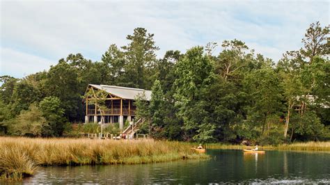 desymbol: Pine pavilions form Marine Education Center in Mississippi by ...