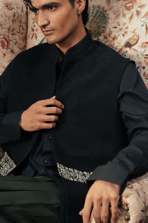 Naqsh Hand Embellished Waistcoat – AOMI