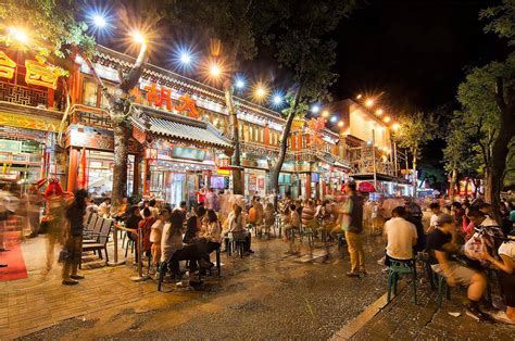 北京一条有名的美食街，名字有些奇怪，但生意却非常的火爆_小吃街