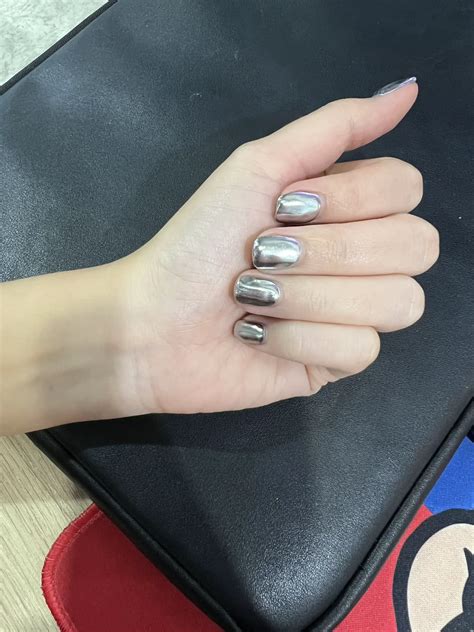 เล็บสีผงขัด 🤍 Silver Chrome Nails 💅🏻 | แกลเลอรีที่โพสต์โดย Earnwcp | Lemon8