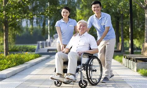 2021年中国中老年群体触网行为背景研究：中老年群体人口持续增长、网络普及率不足四成|APP_新浪新闻