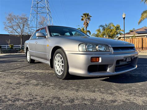 1999 Nissan r34 skyline sedan · 5 Speed