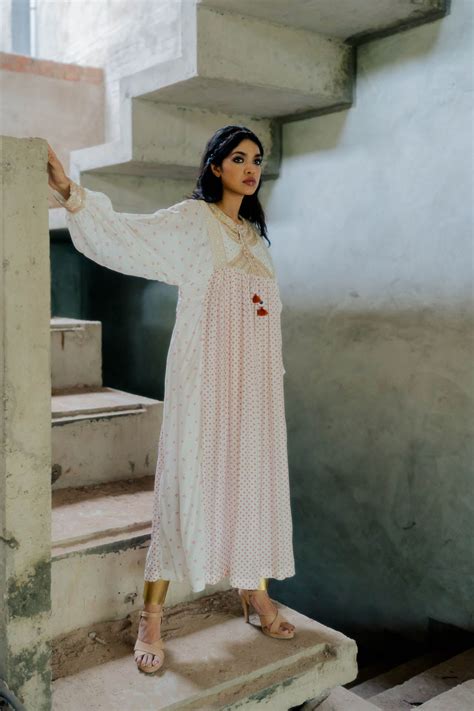 Off-white Bandhej Kaftan – Tussah
