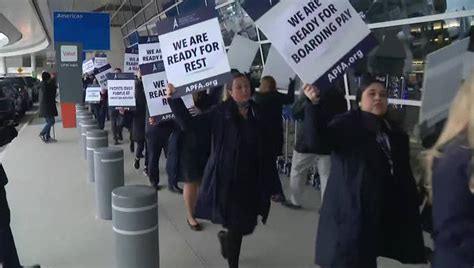 American Airlines flight attendants picket at DFW Airport | FOX 4 ...