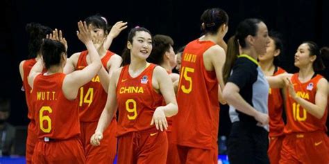 恭喜，中国女篮12人名单敲定，巨无霸落选，女篮一姐＋双塔合璧_东方体育