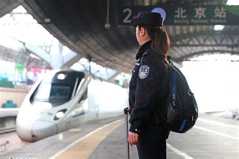 巾帼风采-高铁列车上的女乘警