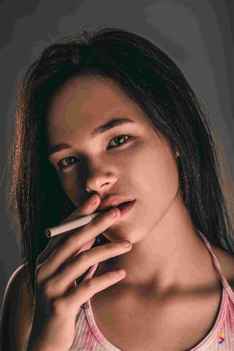 Define Cigar, Cigar Meaning, Cigar Examples, Cigar Synonyms, Cigar ...