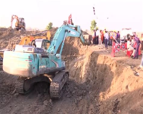 2-year-old stuck in MP's Sehore borewell: Girl has slid below 50 feet ...