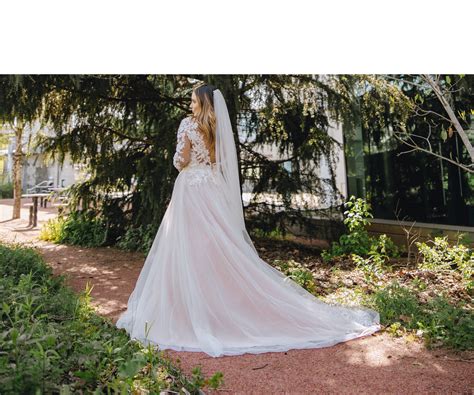 How Much Does the Average Wedding Dress Cost? | What is the Average Cost Affected By? – Avery Austin