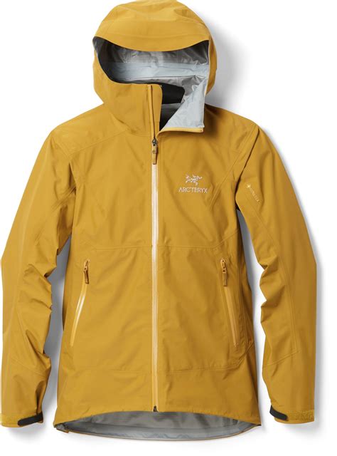The Best Backpacking Rain Jackets for Thru-Hiking of 2022 - The Trek