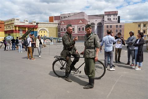 Площадка исторического фестиваля «Времена и эпохи» в кинопарке «Москино ...
