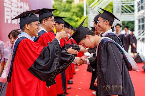 文学院为2021届毕业生举行毕业典礼-云南大学文学院