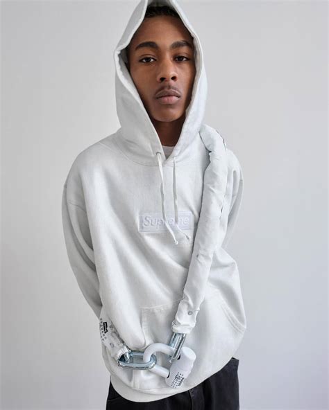 SUPREME X MM6 MAISON MARGIELA. Лукбук коллекции “Весна-2024”