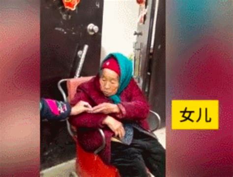 107岁妈妈给84岁女儿捎糖吃！太暖了-中国好故事