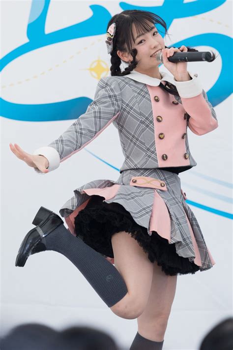 Pin by レイ アムロ on 高橋彩音 | Model poses, Pose reference photo, Pose reference