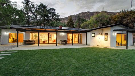 Home of the Day: Midcentury rambler in Altadena | Ranch house exterior ...
