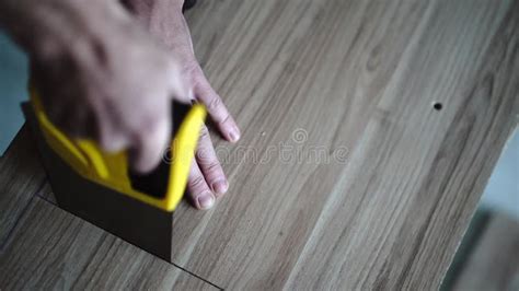 Rezultat imagine pentru Using Hand Saws