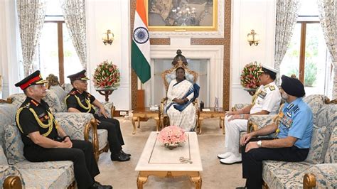 Chiefs Of Indian Armed Forces Meet President Droupadi Murmu At ...
