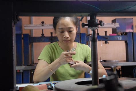 青岛即墨区：妇女家门口就业增收奔小康-中国科技网