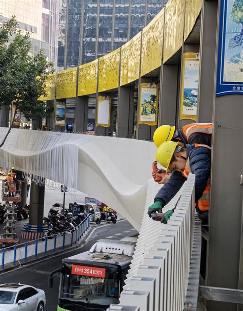 南坪上海城商圈钢结构弧形天桥-重庆友杰钢结构有限公司
