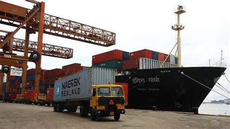 Journalists held for taking photos, videos of Iranian ship in Kerala